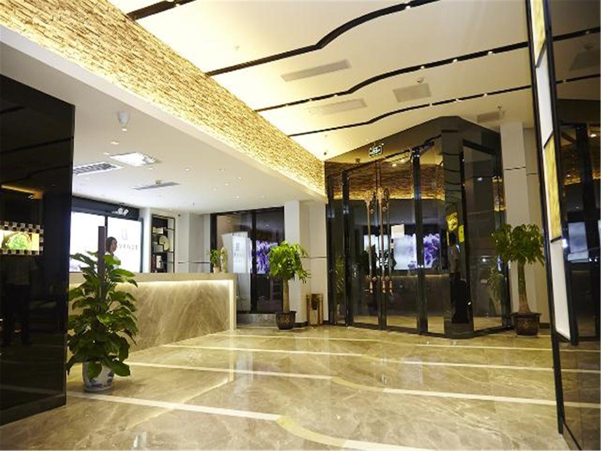 Lavande Hotel Tianhe Gangding Subway Station Branch Гуанджоу Екстериор снимка
