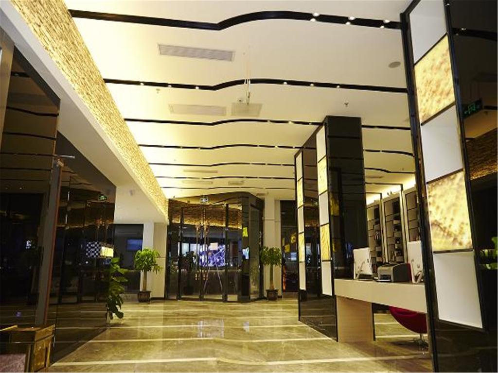Lavande Hotel Tianhe Gangding Subway Station Branch Гуанджоу Екстериор снимка