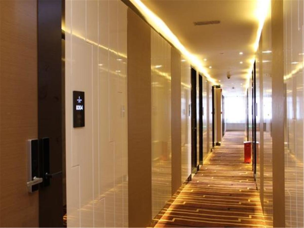 Lavande Hotel Tianhe Gangding Subway Station Branch Гуанджоу Екстериор снимка